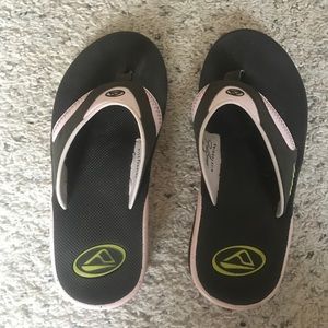 Women's size 7 REEF bottle opener sandals
